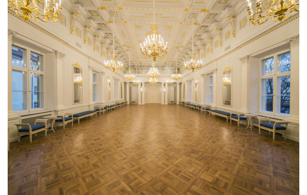 Rīgas pils Baltā zāle - pēc restaurācijas un rekonstrukcijas, ko veica RERE MEISTARI