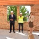 No kreisās: RERE GRUPA vadītājs Guntis Āboltiņš-Āboliņš, projekta autors, arhitekts Ēriks Cērpiņš, Kuldīgas domes priekšsēdētāja Inga Bērziņa un RERE MEISTARI vadītājs Ervīns Koncevičs.